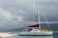 san blas catamaran au mouillage joli